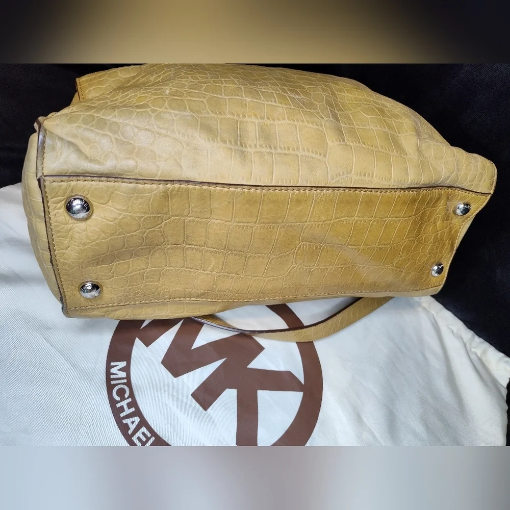 EUC Michael Kors Croc Embossed Handbag W/Jacquard Logo Lining With Dust Bag 🖤 - Picture 11 of 11